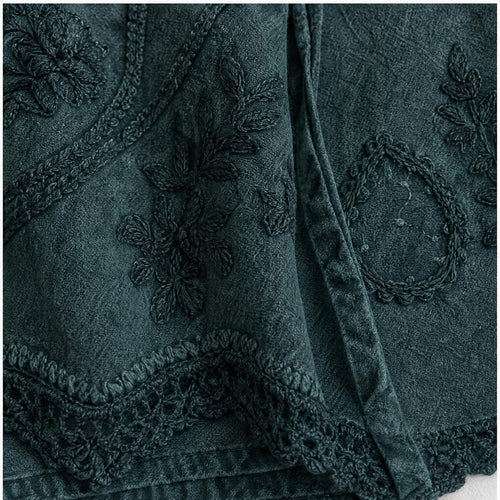 HS Shirt - Meerdere Kleuren - Petrolgroen Borduursel - detail van stof, borduursel en mouw