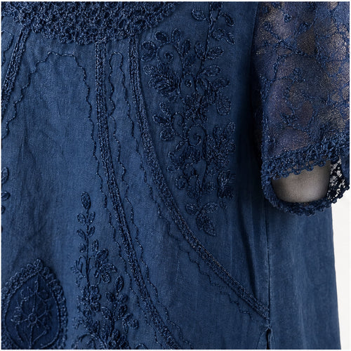 HS Shirt - Meerdere Kleuren - Denimblauw Borduursel - detail van stof, borduursel en mouw