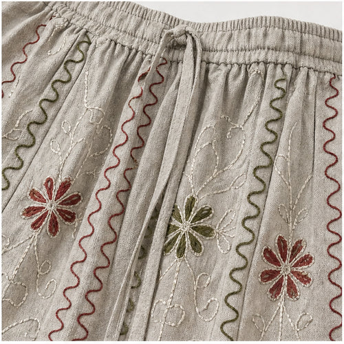 HS Rok - Meerdere Kleuren - Lichtgrijs Borduursel - detail van borduursel en tailleband