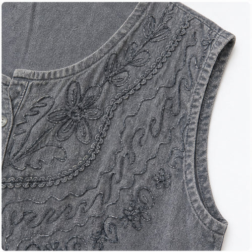 HS Mouwloos Shirt - Meerdere Kleuren - Donkergrijs Borduursel - detail van stof, borduursel en mouw