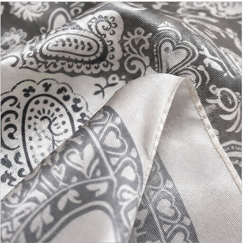 HS 70x70 Satijnen Look Sjaal Barok/Paisley - Meerdere Prints - Grijs Paisley - detail van stof en randafwerking