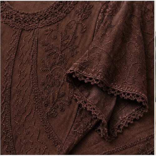 HS Shirt - Meerdere Kleuren - Donkerbruin Borduursel - detail van stof, borduursel en mouw