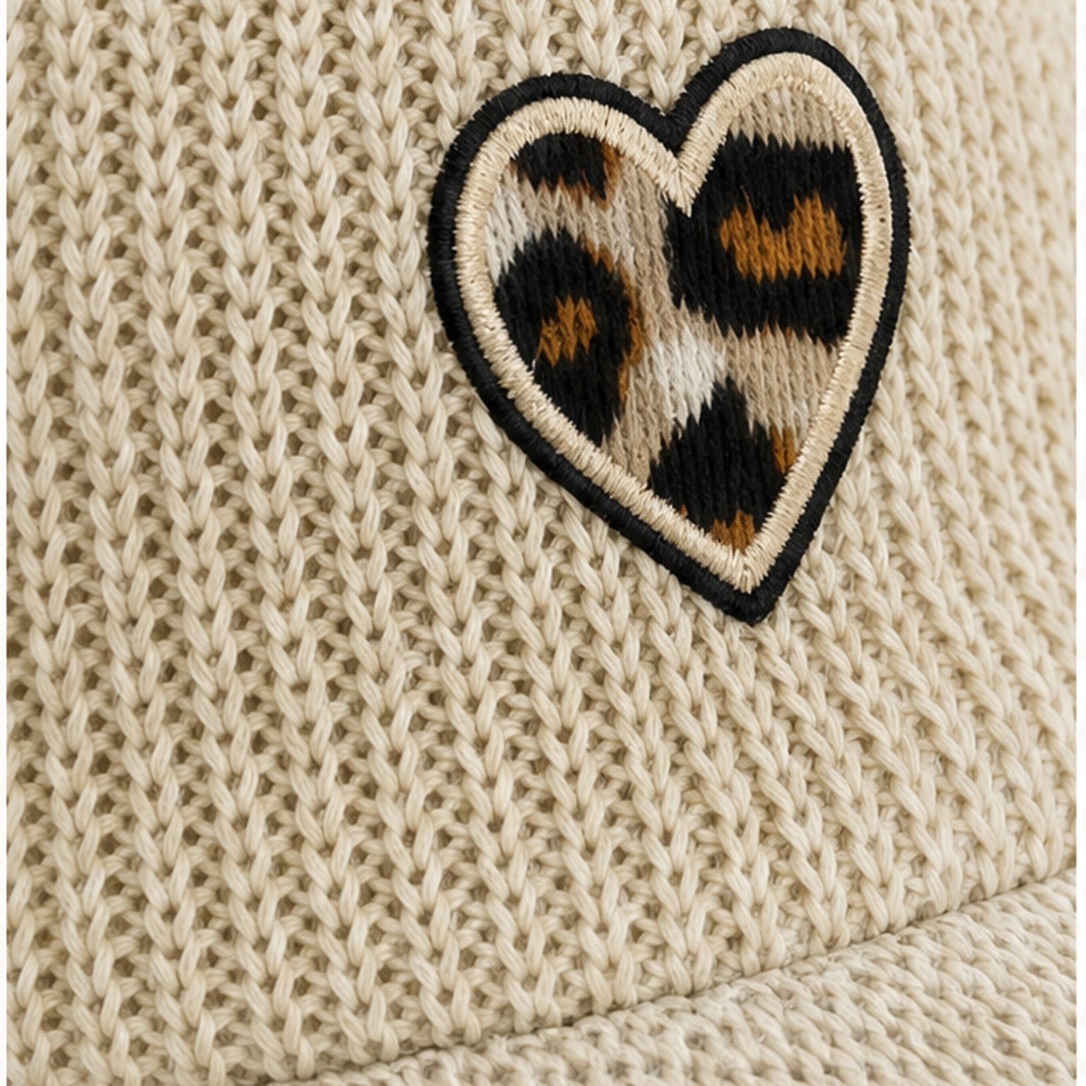 HS pet Beige Hart Patch - detail van materiaal en afwerking