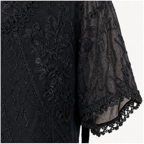 HS Shirt - Meerdere Kleuren - Zwart Borduursel - detail van stof, borduursel en mouw