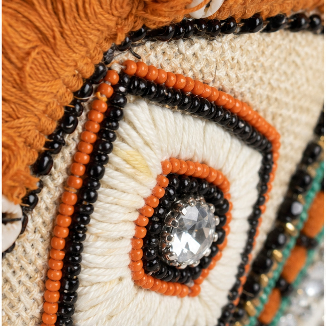 HS crossbody tas Oranje Eye Borduursel - detail van materiaal en afwerking