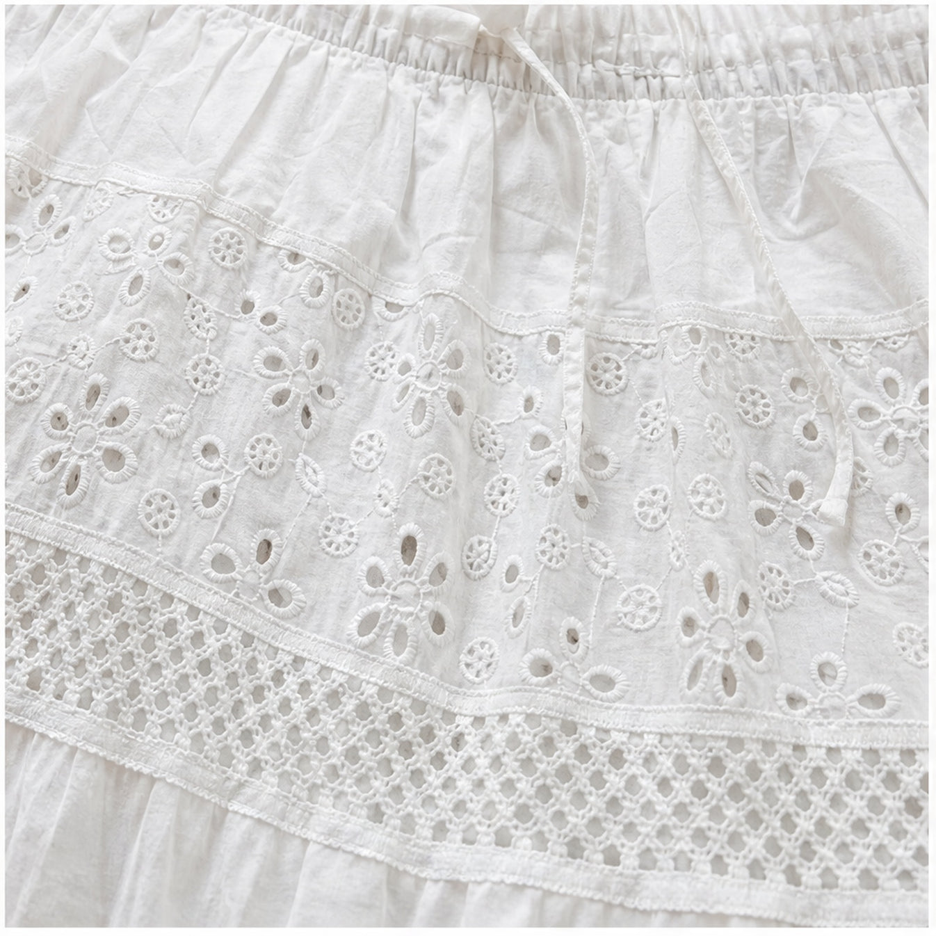 HS Rok - Meerdere Kleuren - Wit Broderie - detail van borduursel en tailleband