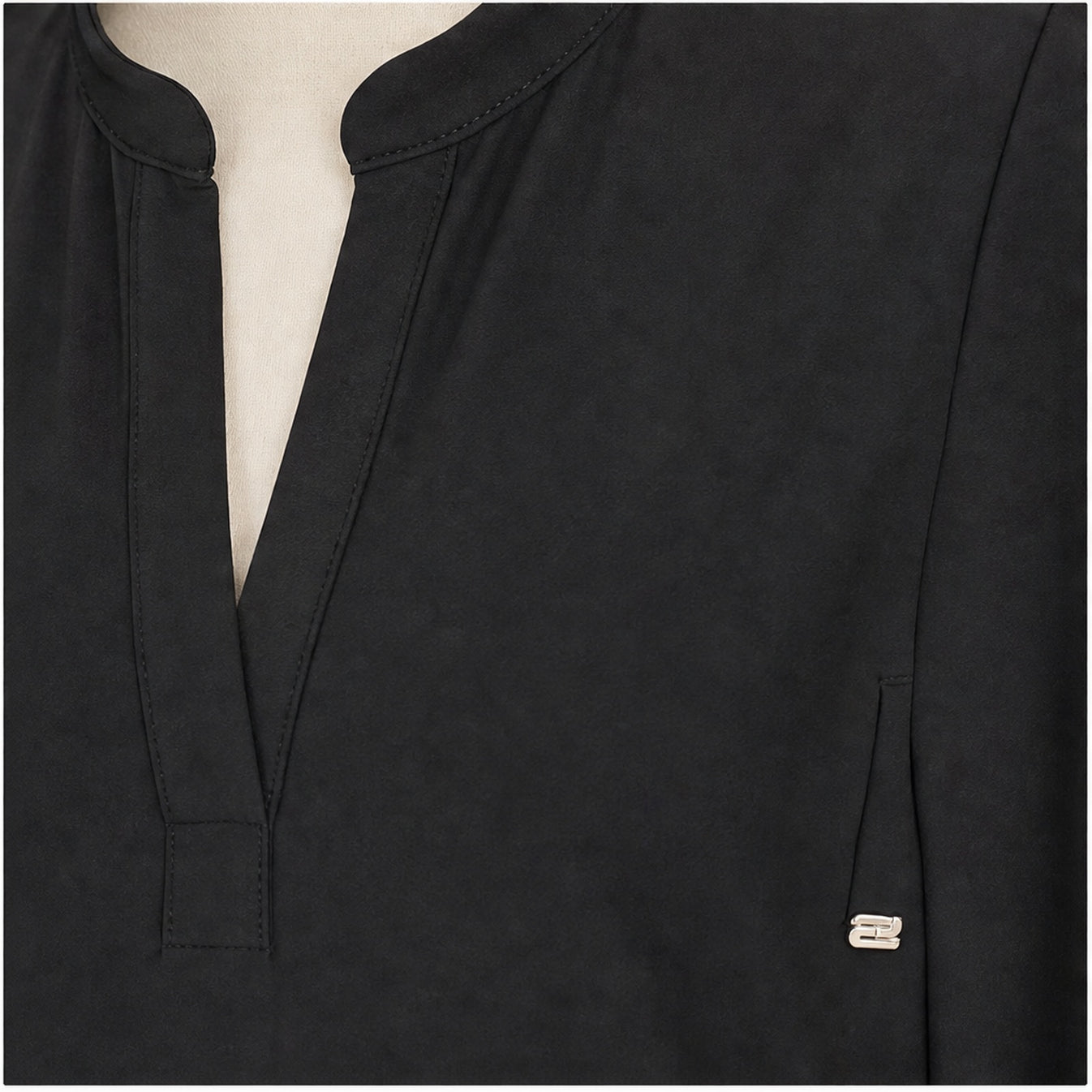 Angelle Milan Jurk - Zwart Effen Driekwart Mouw - detail