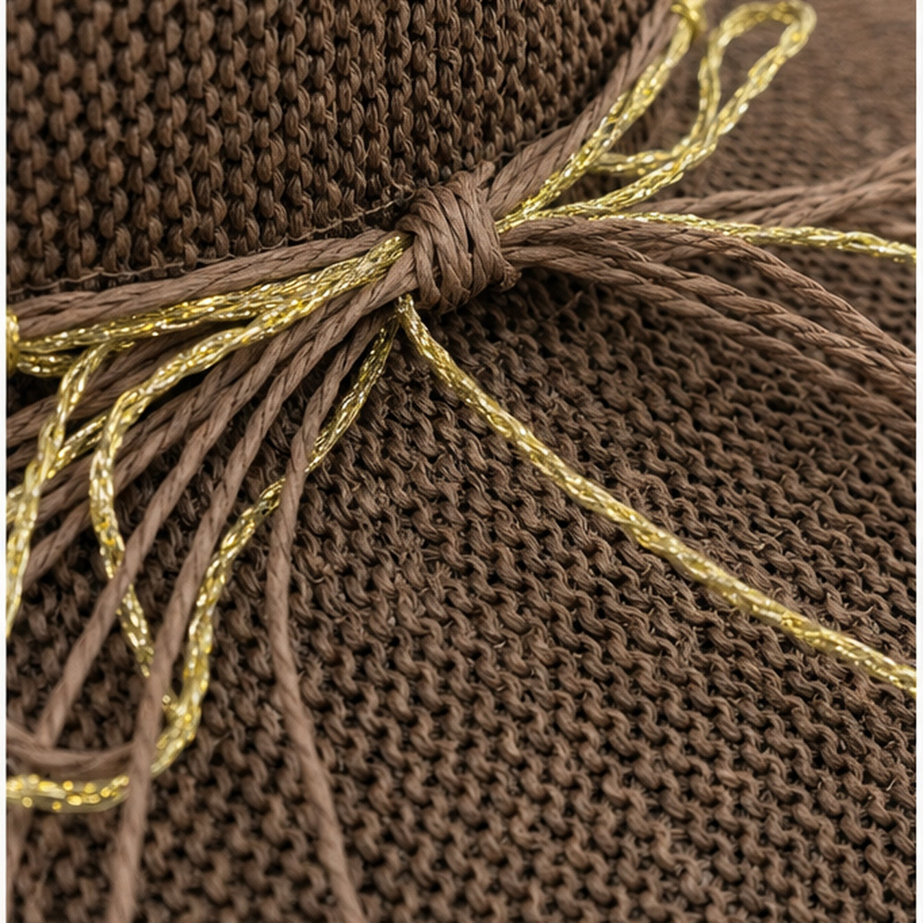 HS hoed Bruin - detail van materiaal en afwerking