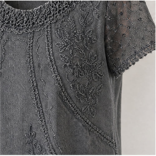 HS Shirt - Meerdere Kleuren - Antraciet Borduursel - detail van stof, borduursel en mouw
