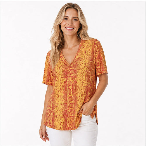 Angelle Milan Shirt - Oranje Slangenprint - gedragen op model