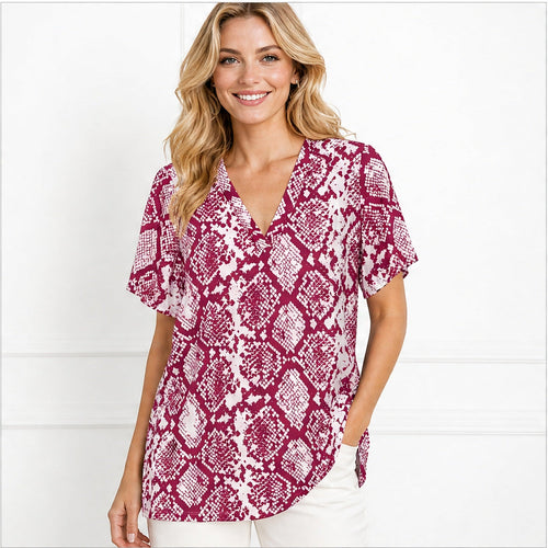 Angelle Milan Shirt - Roze Slangenprint - gedragen op model