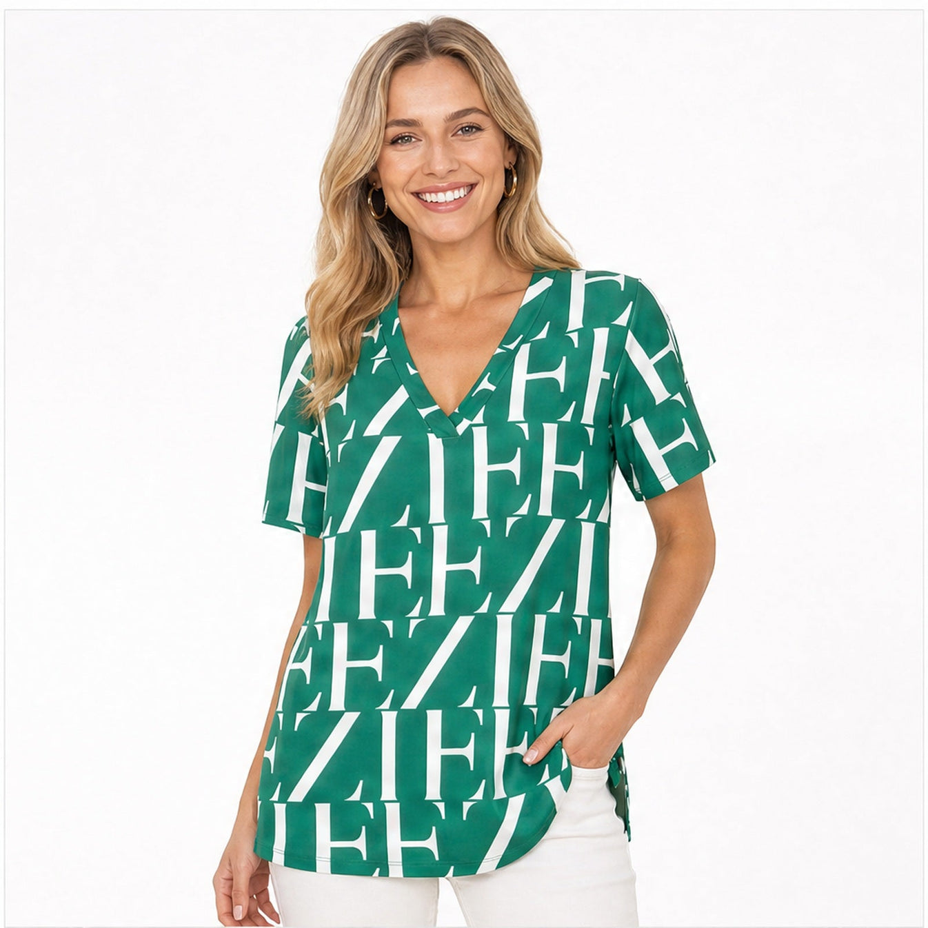Angelle Milan Shirt - Groen Wit Letterprint - gedragen op model