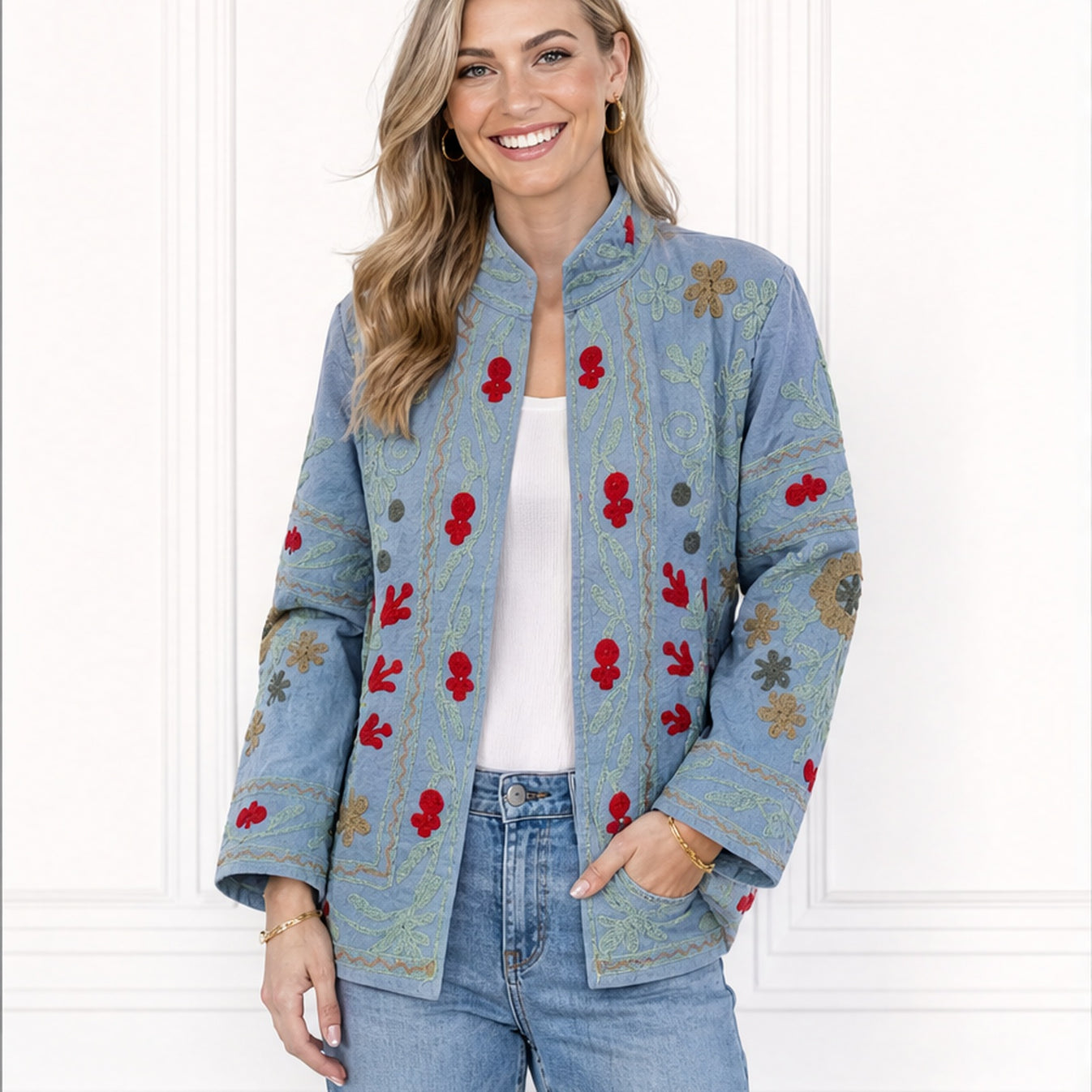 HS Luchtige Katoenen Damesjas Lichtblauw Bloemenprint - One Size - gedragen op model