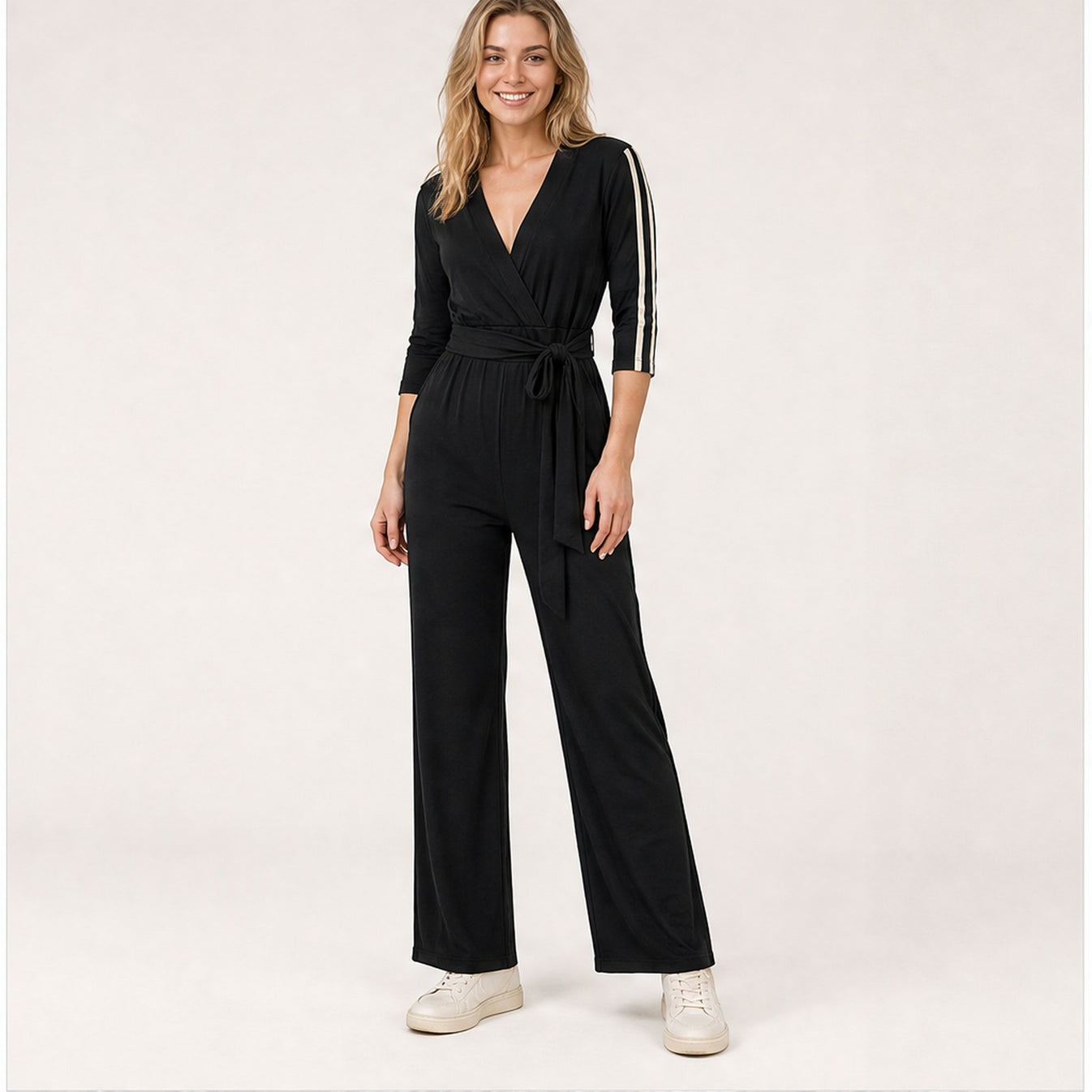 Angelle Milan Jumpsuit - Zwart - gedragen op model