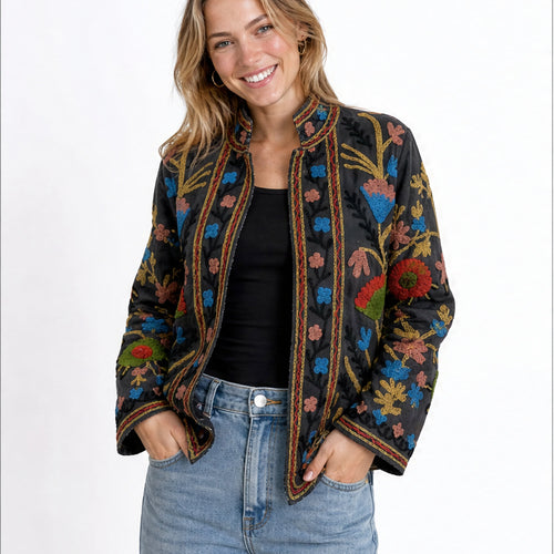 HS Luchtige Katoenen Damesjas Border Print - Zwart Folklore Print - gedragen op model