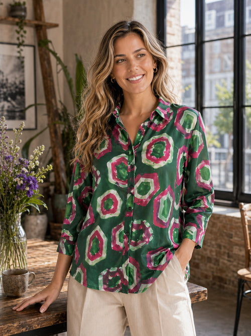 Vegas blouse abstracte print - In situatie sfeerbeeld