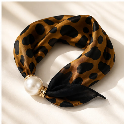 HS Parelsjaal - Cognac Zwart Animalprint - Magnetische Parelsluiting - reclameposter