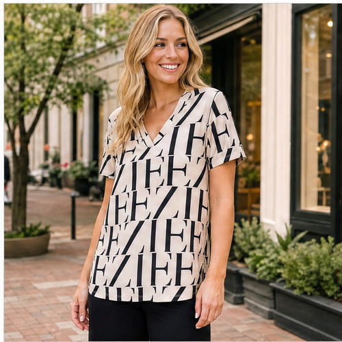 Angelle Milan Shirt - Beige Zwart Letterprint - sfeerbeeld