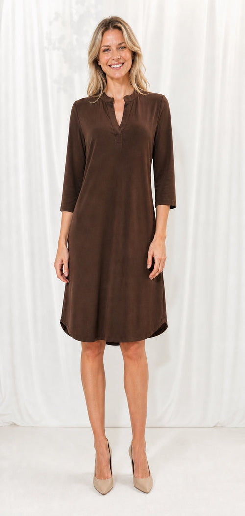 Angelle Milan Travelstof Jurk - Chocoladebruin Effen - Driekwart Mouw