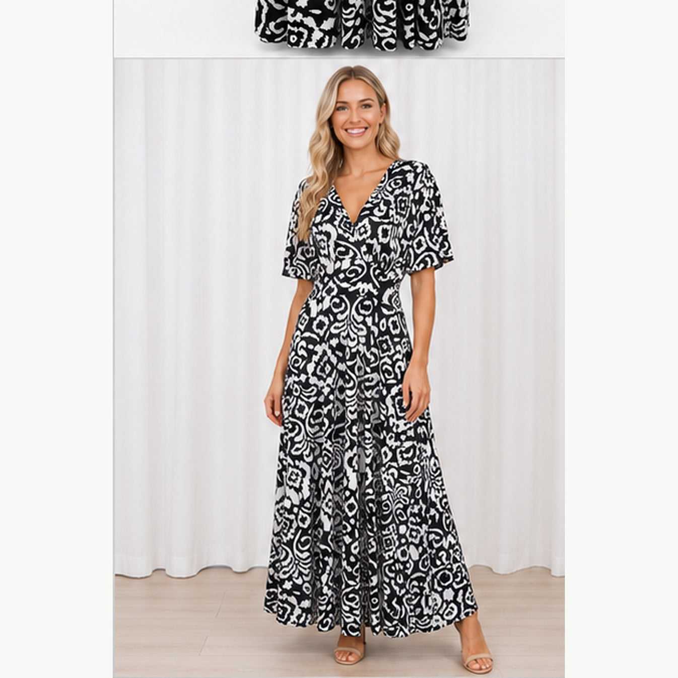 Jimi Fei Paris Maxi Jurk Dames - One Size - Zwart Wit Ornamentprint - on model