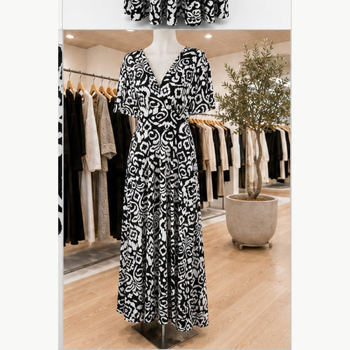 Jimi Fei Paris Maxi Jurk Dames - One Size - Zwart Wit Ornamentprint - in setting