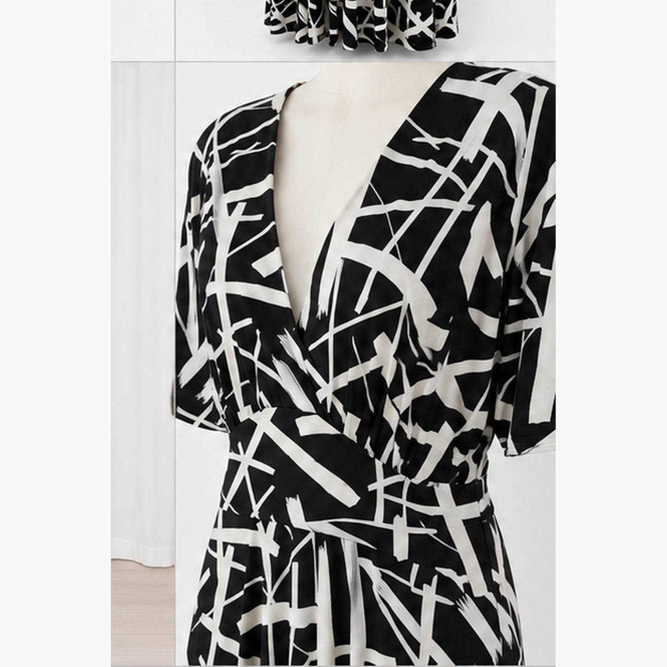Jimi Fei Paris Maxi Jurk Dames - One Size - Zwart Wit Brush Lijnen - detail