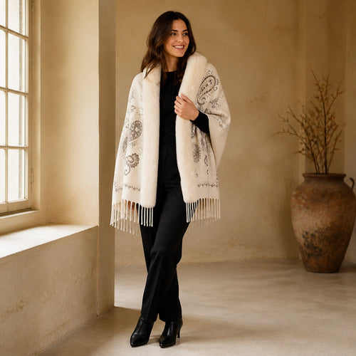 Paisley Stola met Faux Fur Rand - 65x180 cm