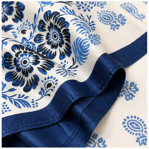 Vierkante Sjaal 70x70 Satijnlook – Bloemenprint