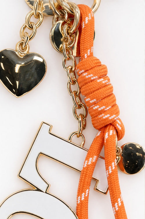 LC sleutelhanger wit oranje - detail van materiaal en afwerking