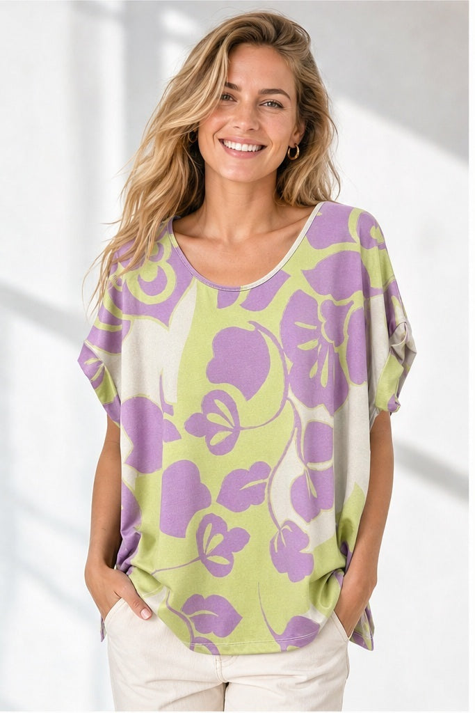 Joy top lime/lila/creme - Op model vooraanzicht