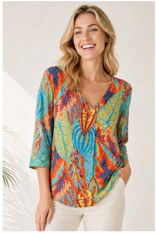 Joy top turquoise/oranje/geel/blauw - Op model vooraanzicht