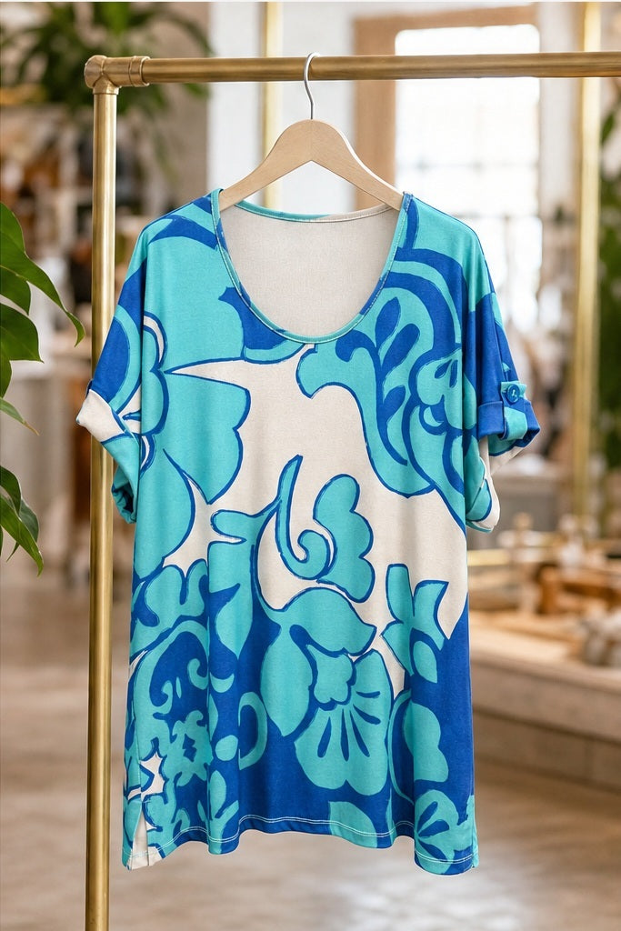 Joy top blauw/turquoise/creme - In situatie sfeerbeeld