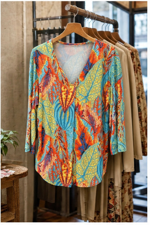 Joy top turquoise/oranje/geel/blauw - In situatie sfeerbeeld