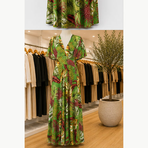 Jimi Fei Paris Maxi Jurk Dames - One Size - Groen Tropisch Bladprint - in setting