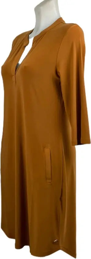Angelle Milan – travelstof jurk – Cognac Effen Jurk – Ademend – Kreukherstellend – Duurzame jurk - Mapsy B.V