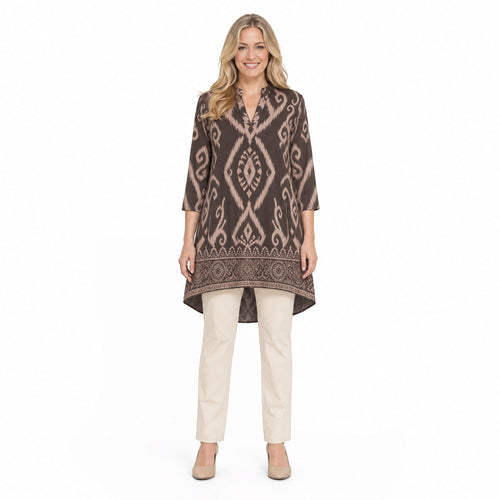 Angelle Milan Travelstof Tuniek - Chocoladebruin Taupe Ikatprint met Zakken