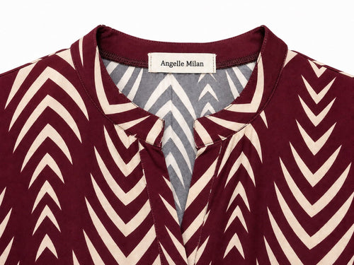 Angelle Milan Travelstof Jurk - Bordeaux Creme Chevronprint - Driekwart Mouw