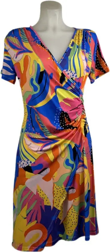 Angelle Milan – travelstof jurk – Multikleur wave geplooide Jurk – Ademend – Kreukvrij – Duurzame Jurk - Mapsy B.V