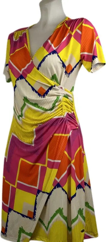 Angelle Milan – travelstof jurk – Geel/Oranje geplooide blokjes Jurk – Ademend – Kreukvrij – Duurzame Jurk - Mapsy B.V