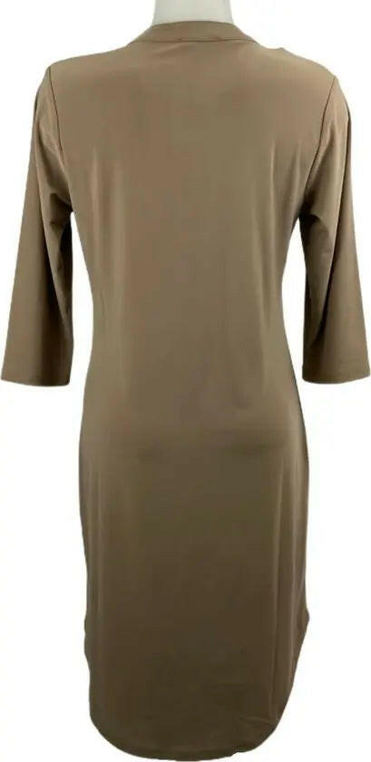Angelle Milan – travelstof jurk – Donker Beige Effen Jurk – Ademend – Kreukherstellend – Duurzame jurk - Mapsy B.V