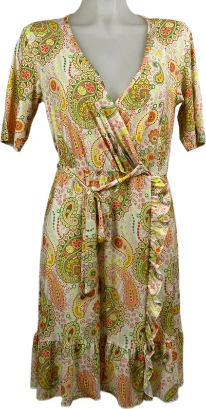 Angelle Milan – Travelkleding voor dames – Geel/Oranje Overslagjurk met Strik – Ademend – Kreukherstellend – Duurzame jurk - Mapsy B.V