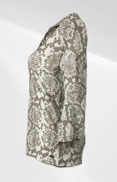 Angelle Milan - Casual travelstof blouse - Bruine print - Travelstof - In 5 maten verkrijgbaar - Mapsy B.V