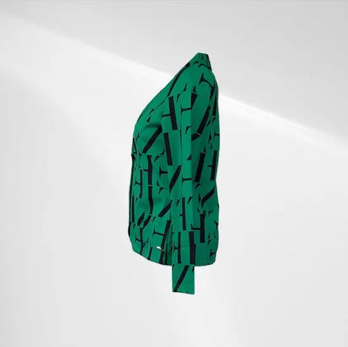 Angelle Milan - Casual travelstof blazer - Groen met zwarte letters - Travelstof - In 5 maten verkrijgbaar - Mapsy B.V