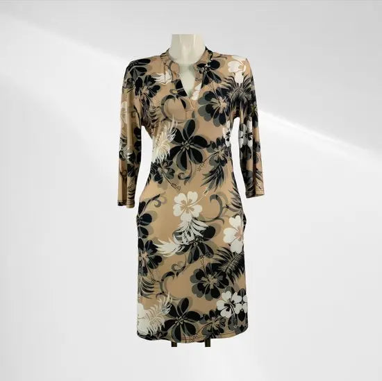 Angelle Milan - travelstof jurk voor Dames - Beige Bloemen - Strijkvrij - Flexibel - Comfortabel - In 5 maten! - Mapsy B.V