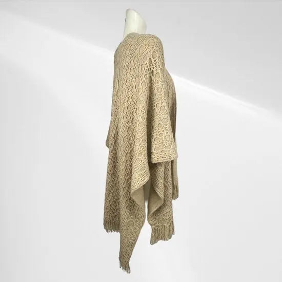 Handgemaakte Open-gebreide Poncho - One Size - Op meerdere manieren te dragen! - Mapsy B.V