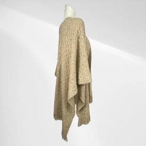 Handgemaakte Open-gebreide Poncho - One Size - Op meerdere manieren te dragen! - Mapsy B.V