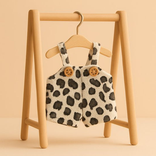 Labubu Outfit - Luipaardprint tuinbroekje met knoopdetail