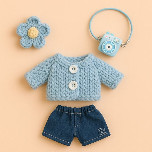 Labubu Outfit - Blauwe gebreide top met denim short, bloemhaarclip & camera-tasje