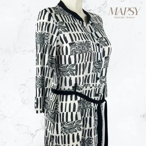 Angelle Milan - travelstof jurk - Zwart/Wit Maxi Jurk - Ademend - Kreukherstellend - Duurzame zomerjurk - Mapsy B.V