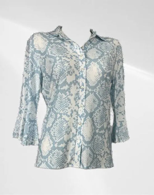 Angelle Milan - Casual travelstof blouse - Blauwe print - Travelstof - In 5 maten verkrijgbaar - Mapsy B.V